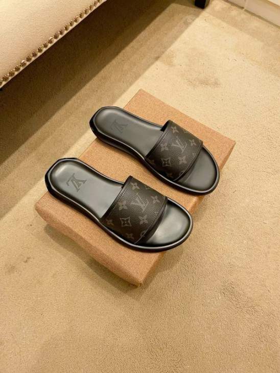 Picture of Louis Vuitton Slippers _SKULVsz38-44mnf05061321